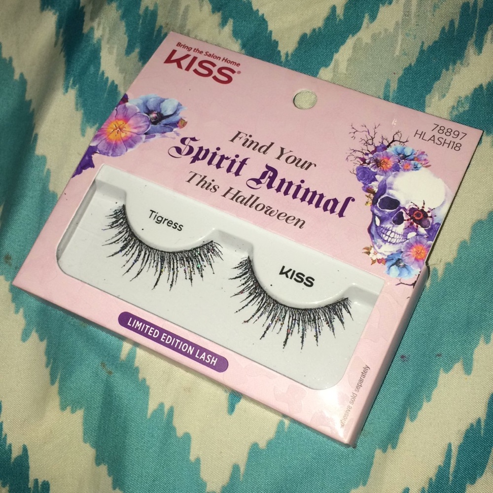 Kiss eyelashes!